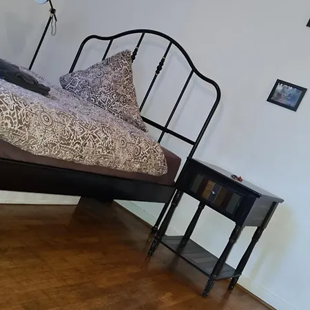 Gemuetliches In Einer Altbauwohnung In Der Stadt Wurzburg