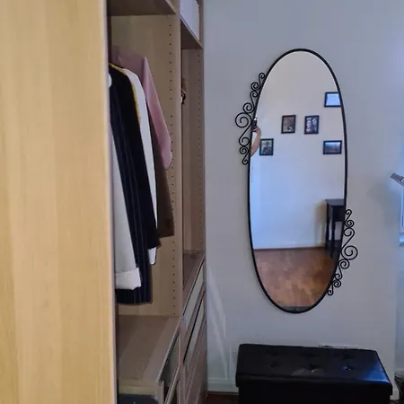 منزل للإقامة Gemuetliches In Einer Altbauwohnung In Der Stadt