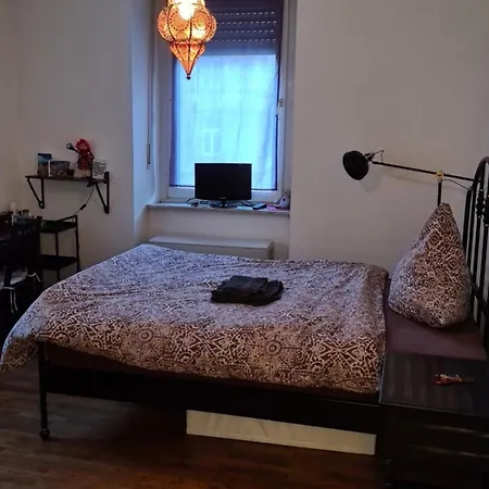 Gemuetliches In Einer Altbauwohnung In Der Stadt منزل للإقامة
